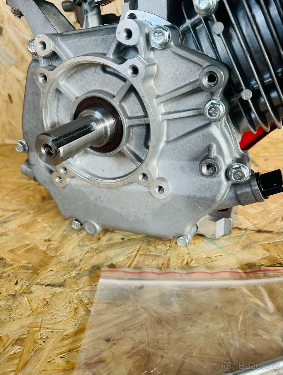 Benzínový motor 15HP 4T - 7