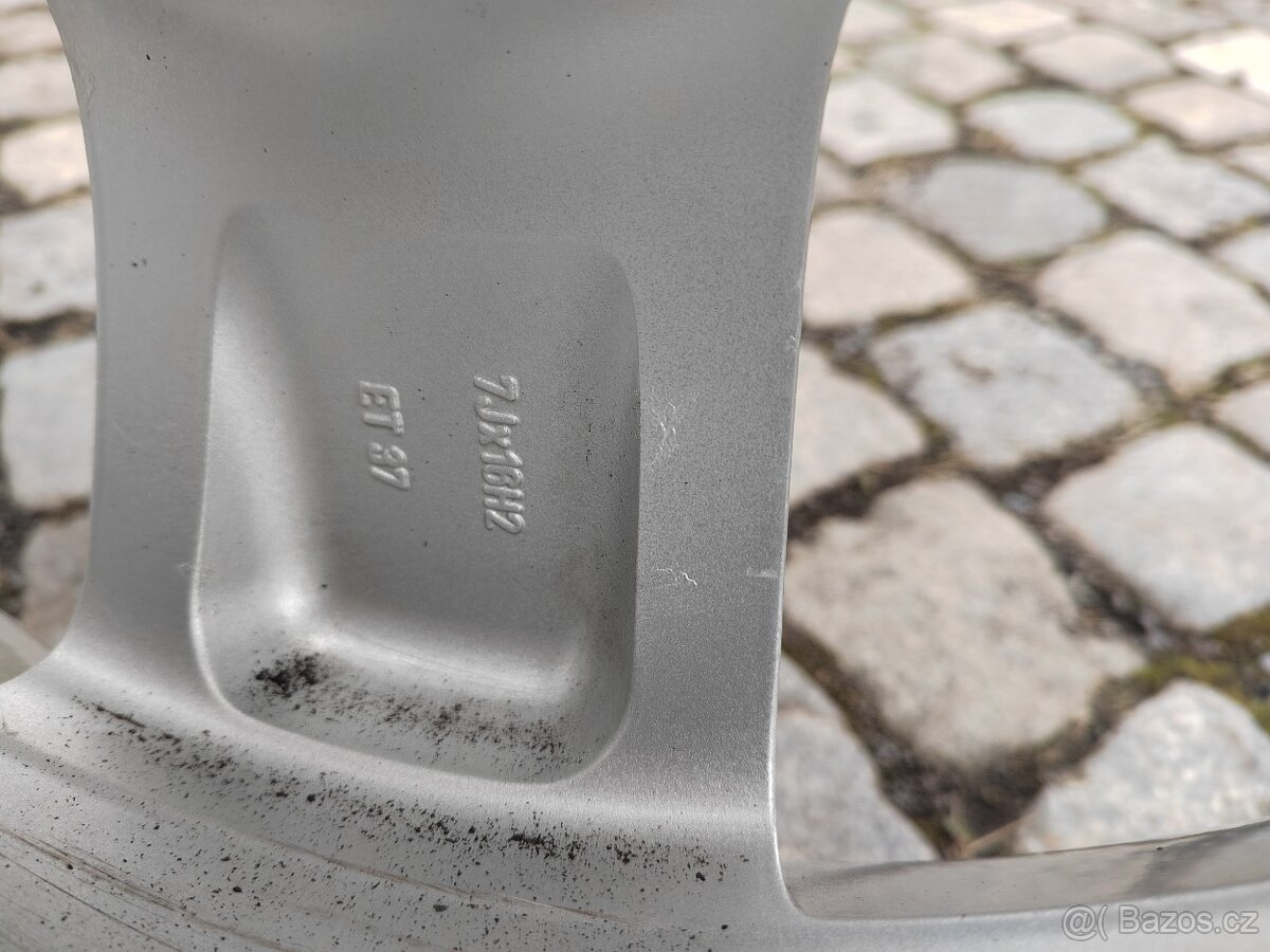 Prodám orig alu 16 škoda Superb 5x112 ET 37 zimní pneu - 7