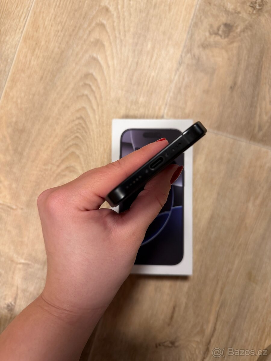 IPhone 16 Pro 128GB černý titan - Top stav - 7