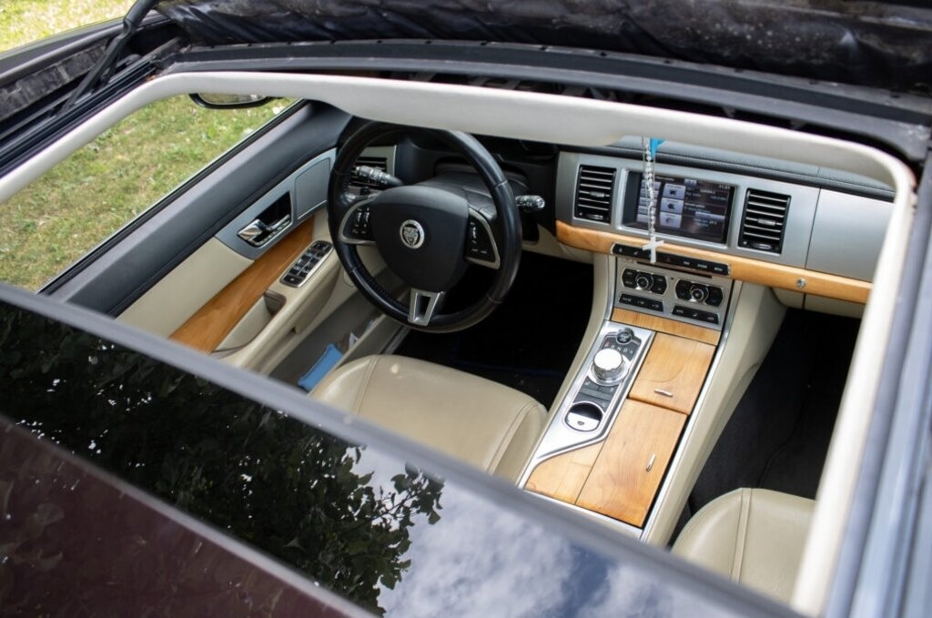 Jaguar XF 2.2D Premium Luxury - 7