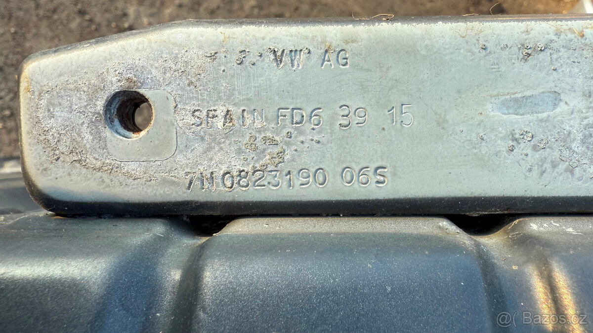 Přední kapota VW Sharan 7N0823031A - 7