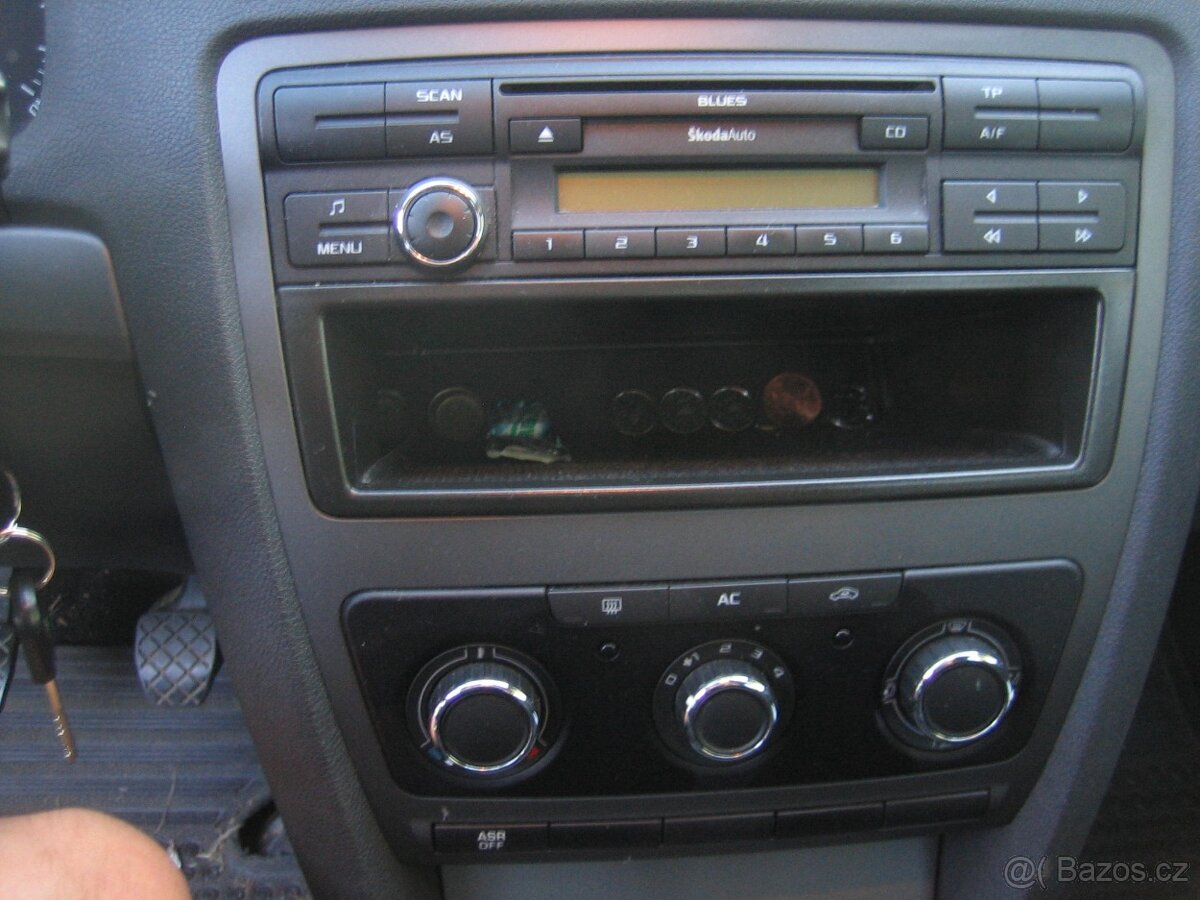 ŠKODA Octavia Combi 1,6MPi,75kW,r.v. 6/2011,koupen nový v ČR - 7