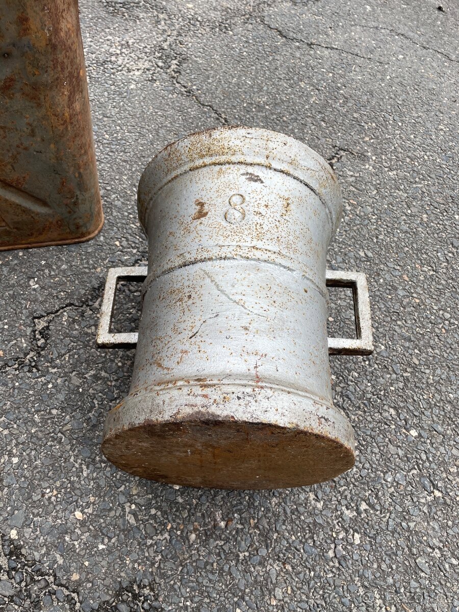 Starý obří litinový moždíř - 7