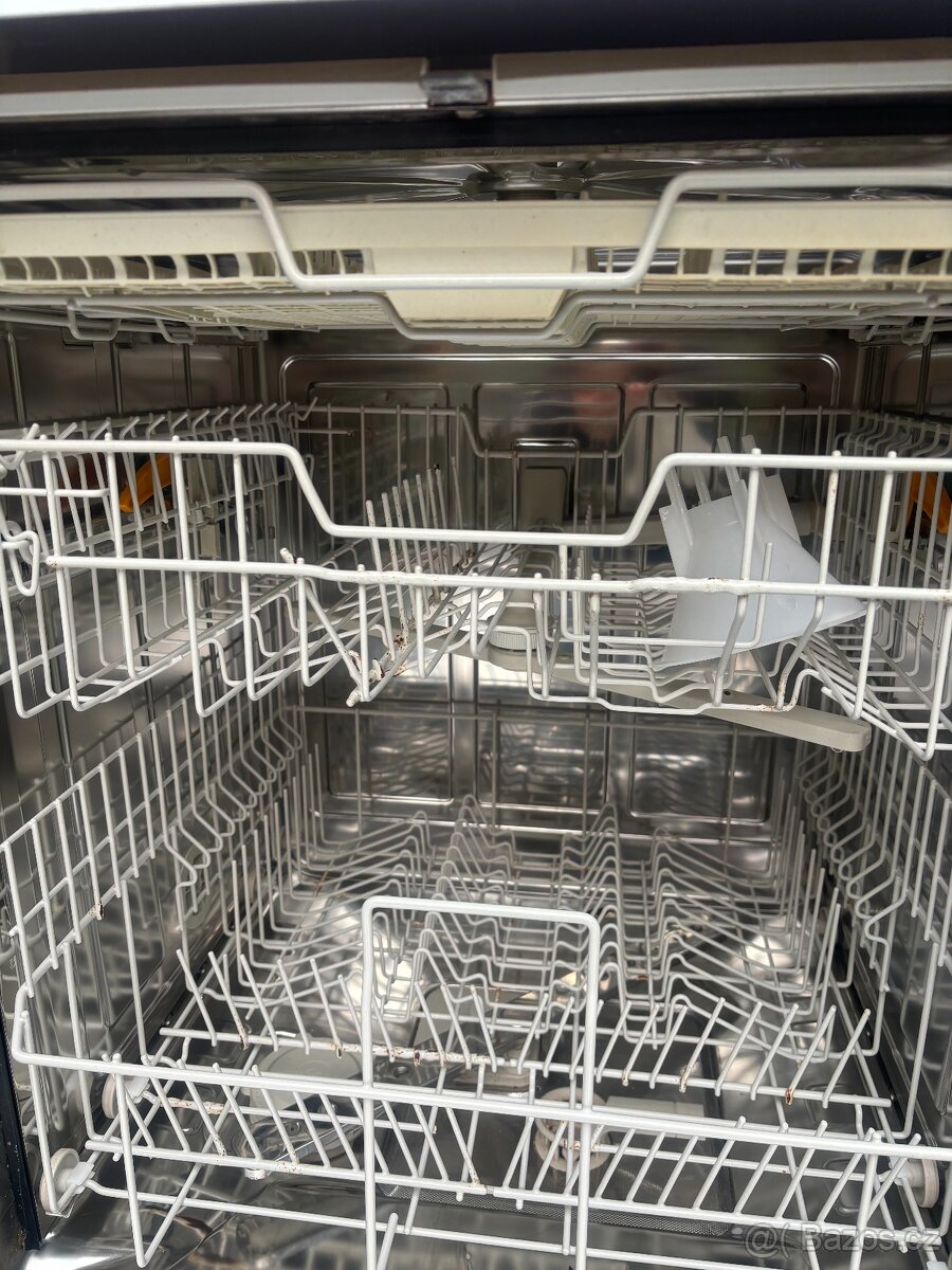 Myčka Miele, volně stojící - 7