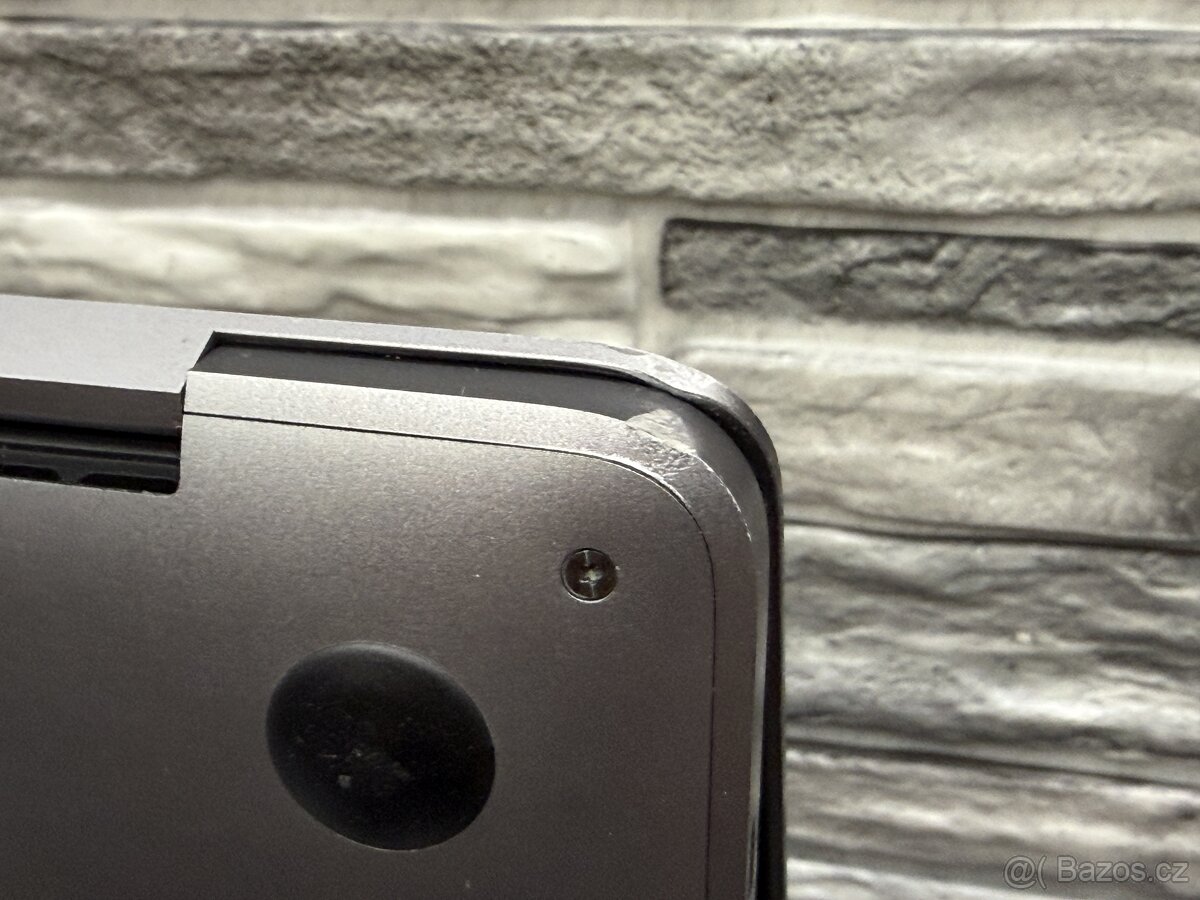 MacBook Pro 15" 2018 i7 / 32GB / 500 GB / Radeon Pro 560x - 7