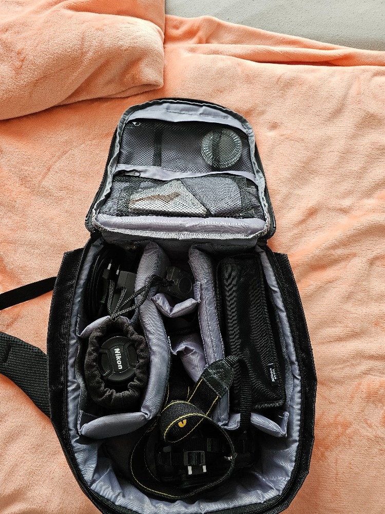 Nikon D3000 + přisušenství, Nikkor 35, Nikkor 18-55 - 7