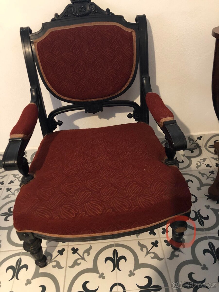 Starožitná křesla a stolek - 7