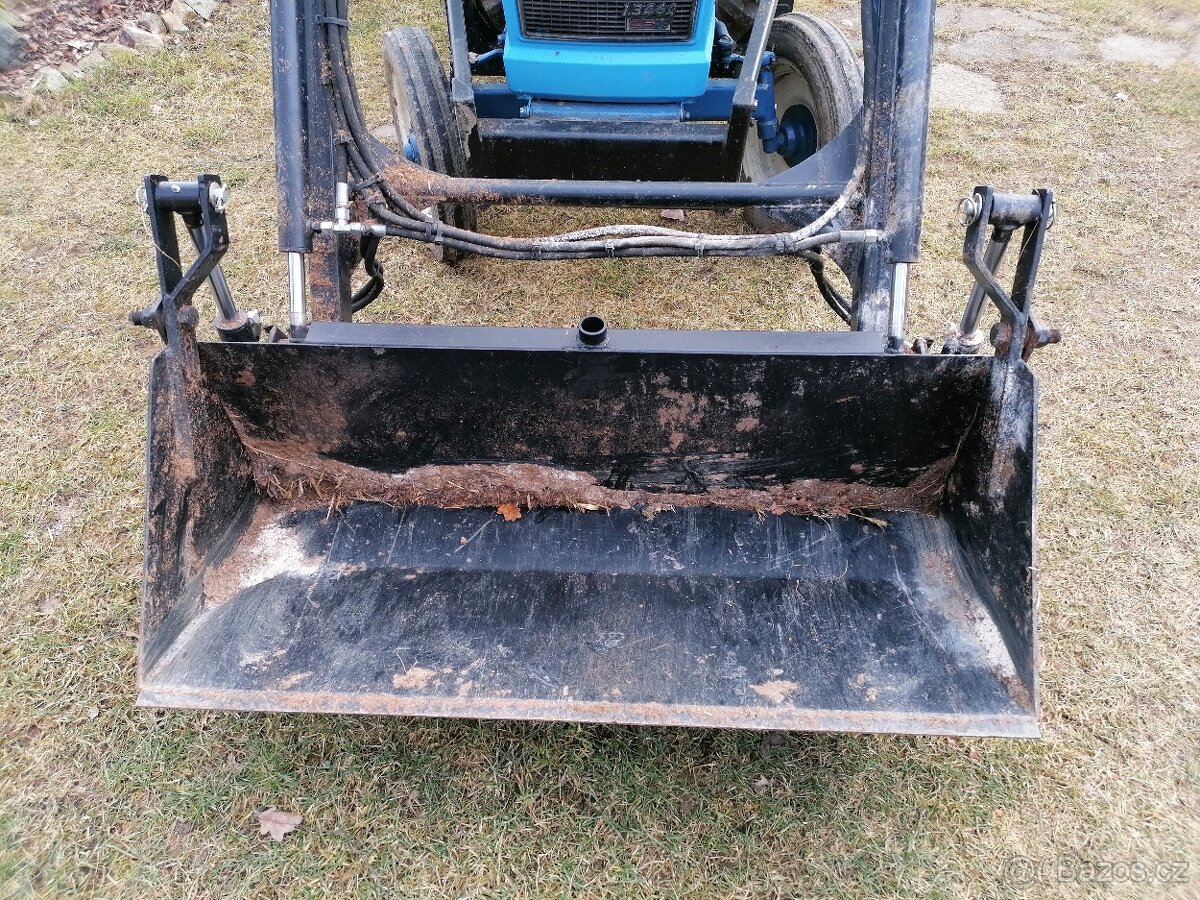 Malotraktor Hinomoto 25 E čelní nakladač - 7