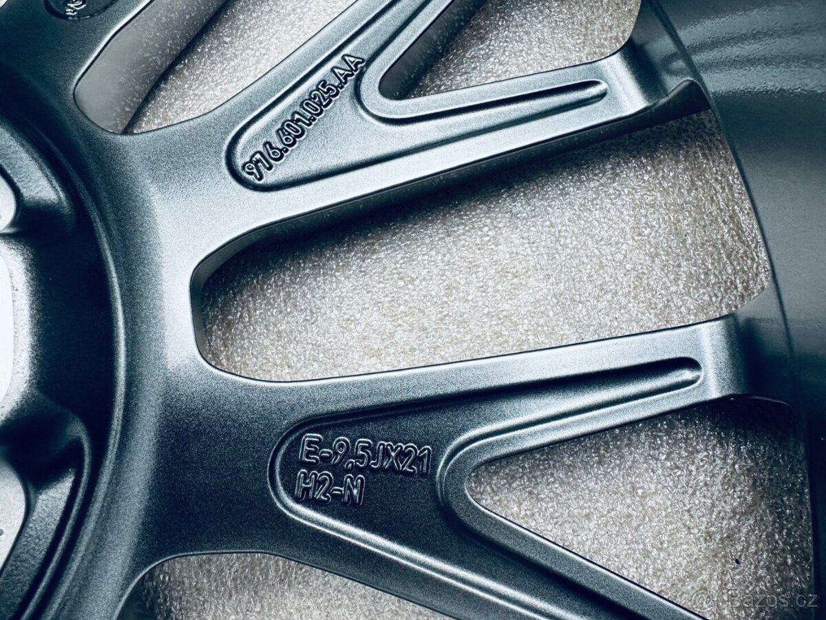 Originál R21 kola Porsche Panamera 976 - 7