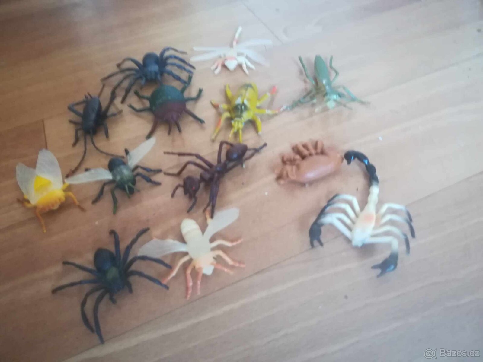 Plastové zvířátka a jiné hračky - 7