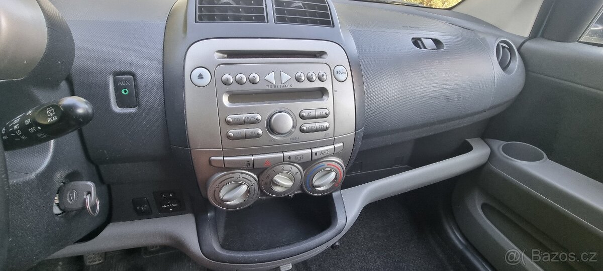 Daihatsu Sirion - 7