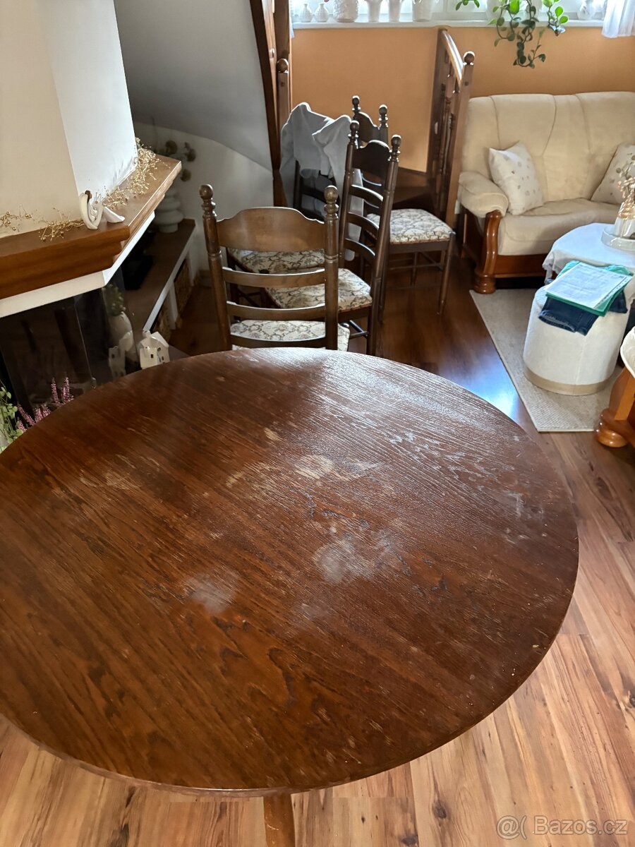 Dřevěný jídelní stůl + 4 židle - klasický styl - 7