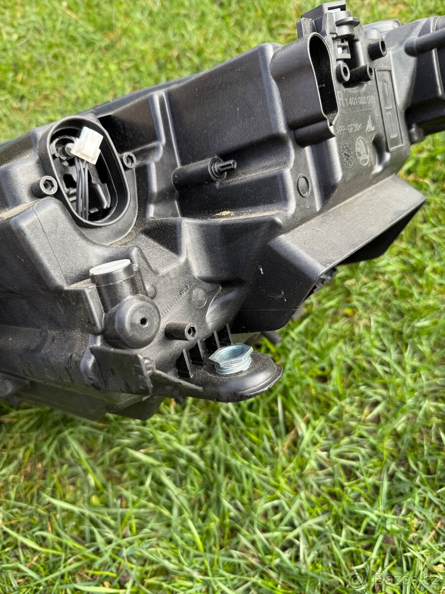 Octavia 4 IV světlomet 5E4941016A - 7