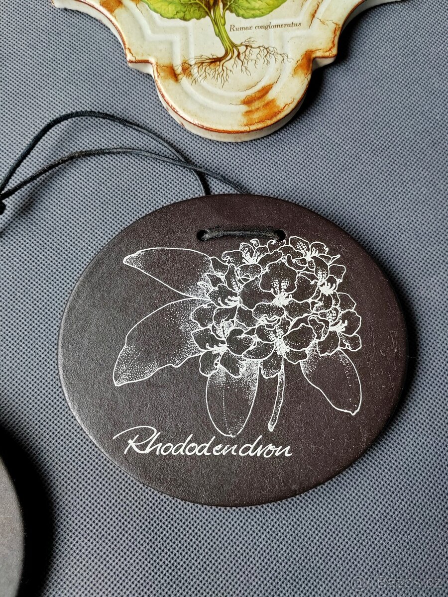 Sada keramických dekorativních plaket s rostlinným motivem - 7