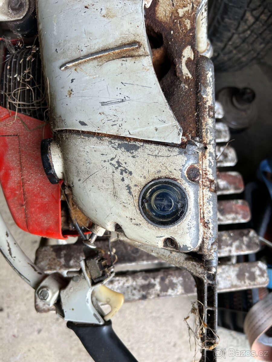 Stará motorová pila Stihl . - 7