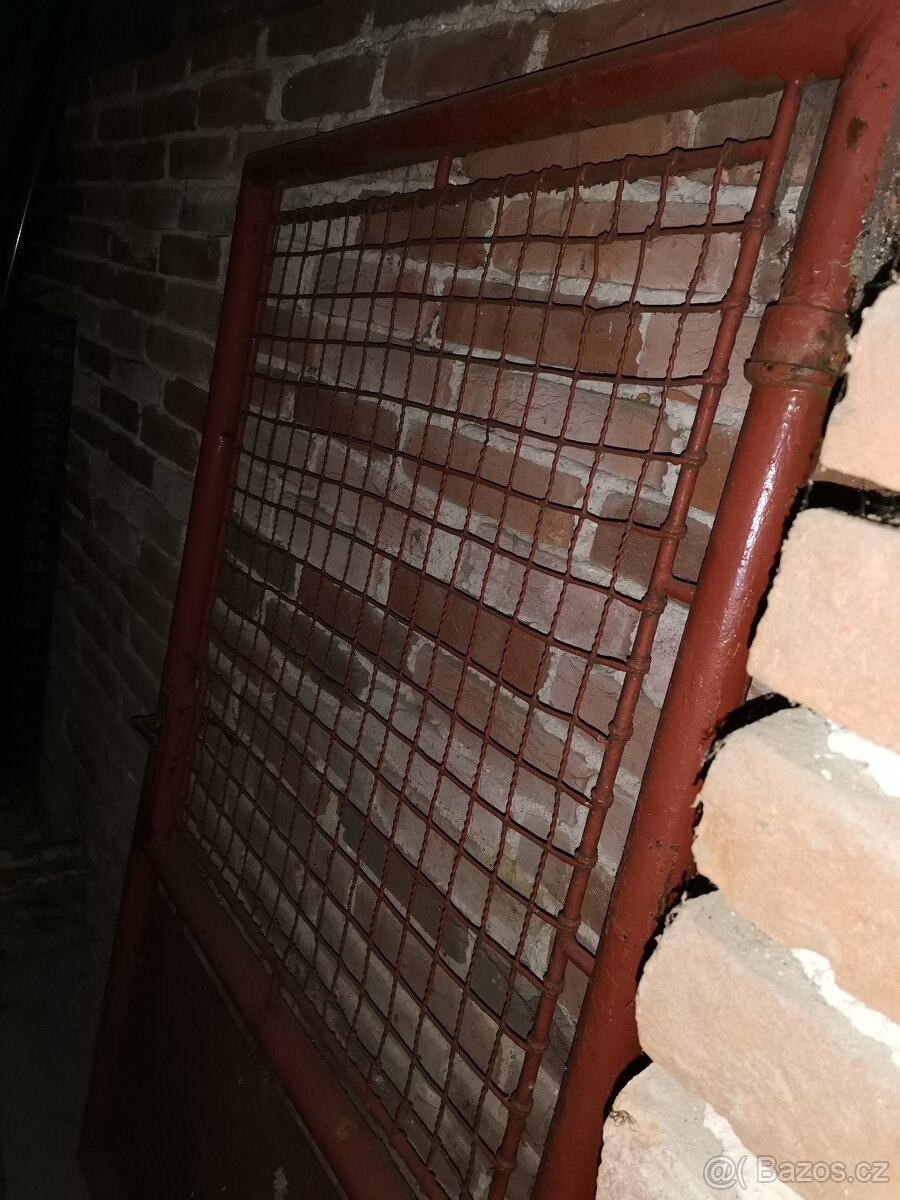 Brána dvoukřídlá a branka - 7