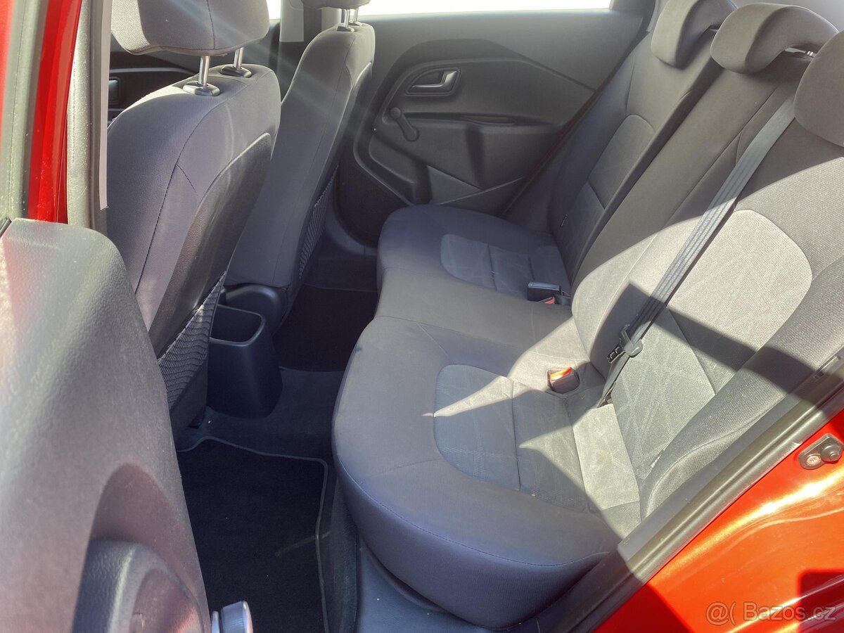 Kia Rio 1.4i , 80 kW benzín, 2012 - 7