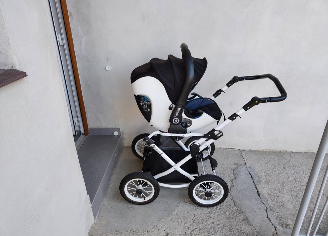 Kočárek + autosedačka - 7