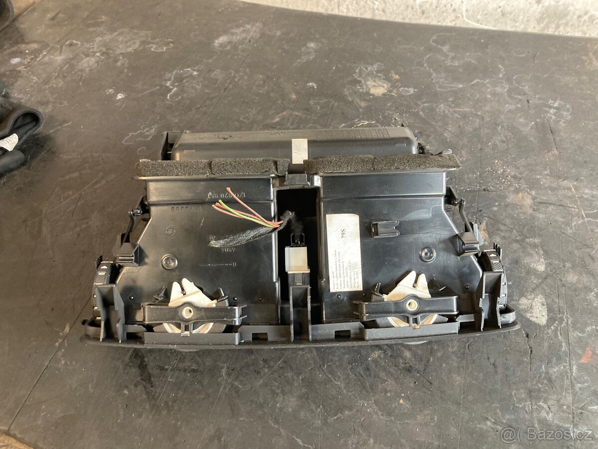 Prodám středové průduchy ventilace Škoda Octavia 2 - 7