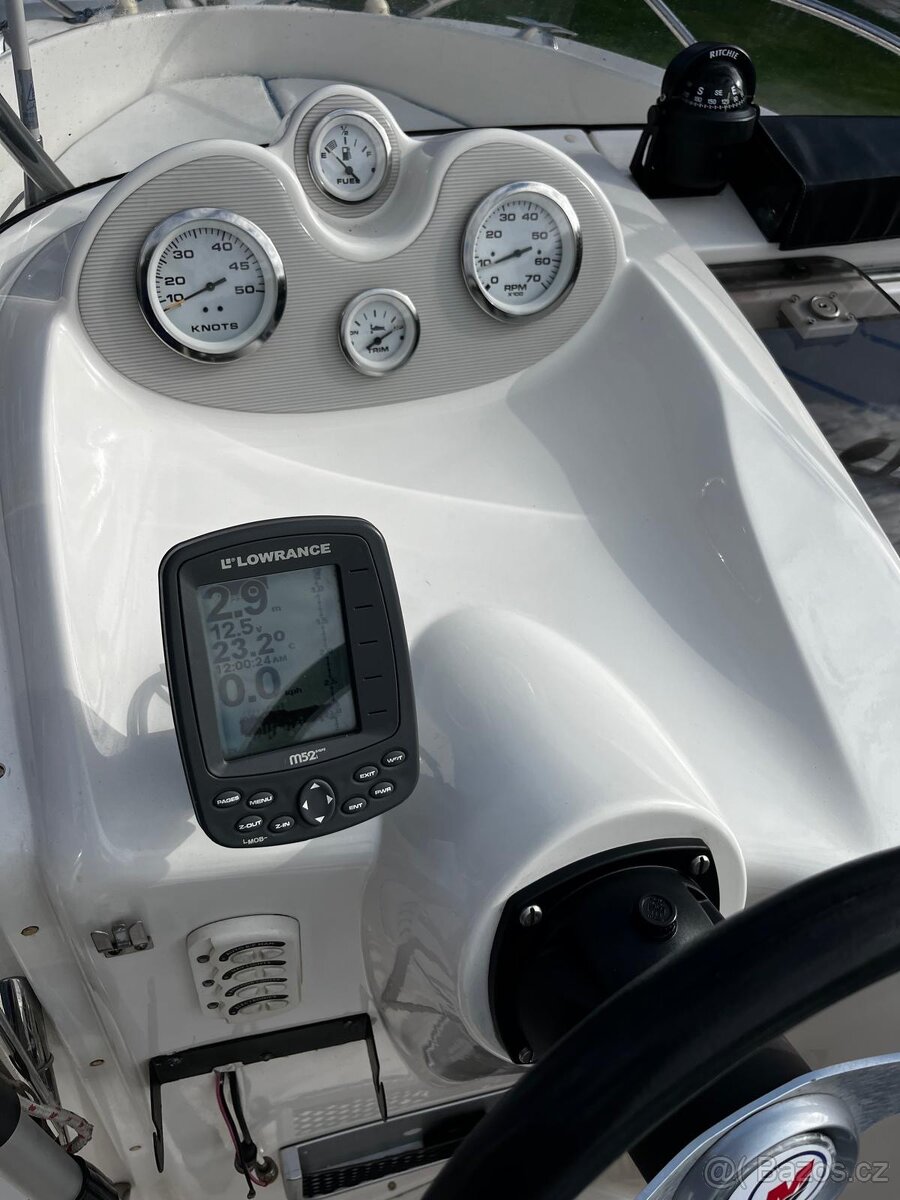 Loď Quicksilver Commander 555 - 7