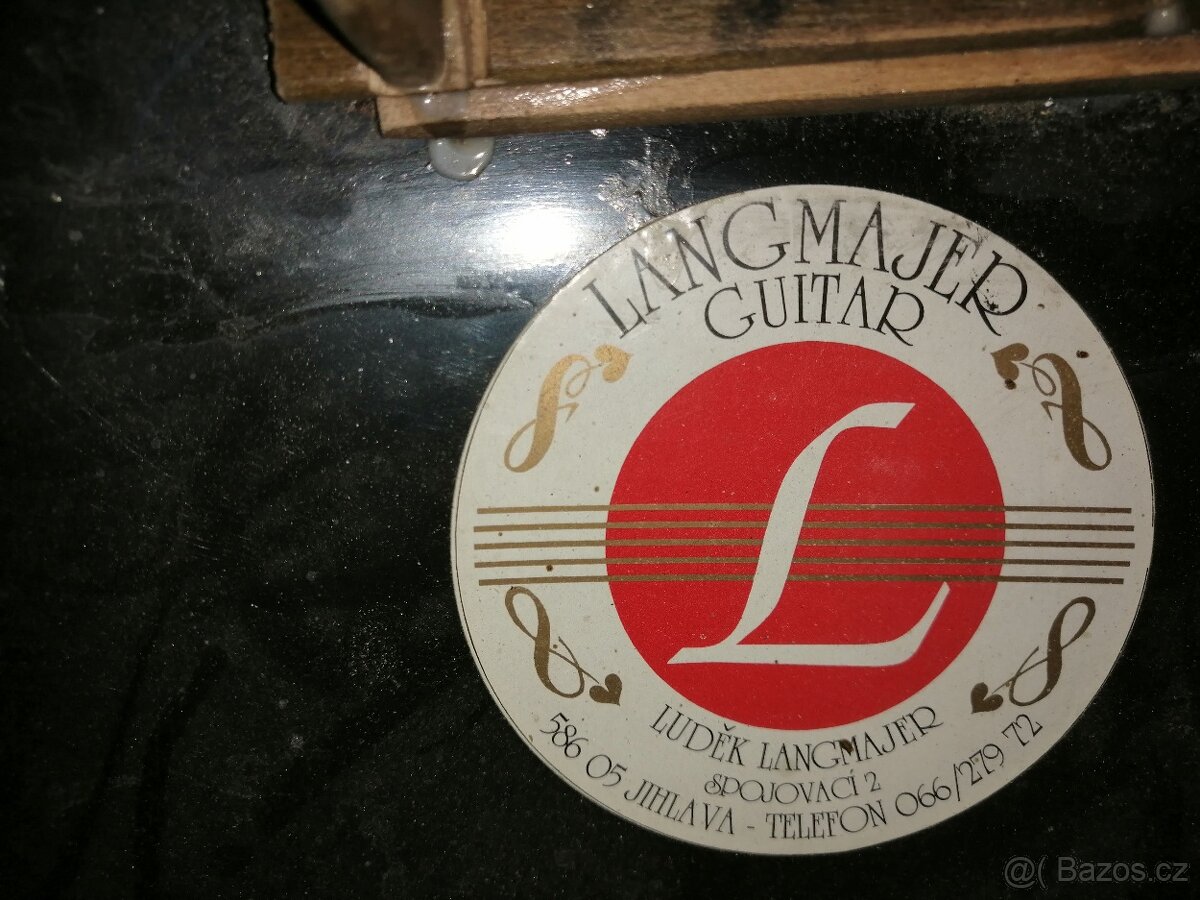 Devíti strunná kytara - 7