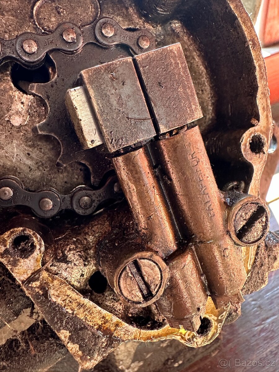 Ariel 550 SV - motor - 7