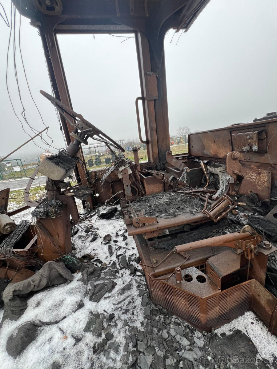 Čelní nakladač CATERPILLAR 930 H, ROK 2011 - 7