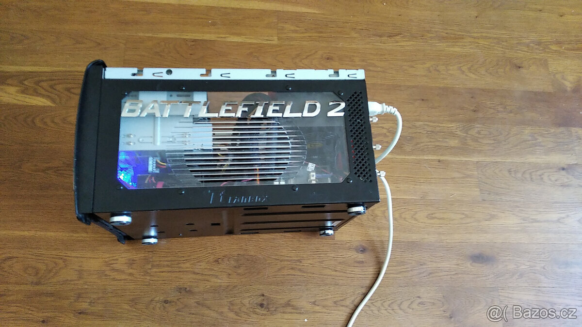 Starší stolní počítač - 7