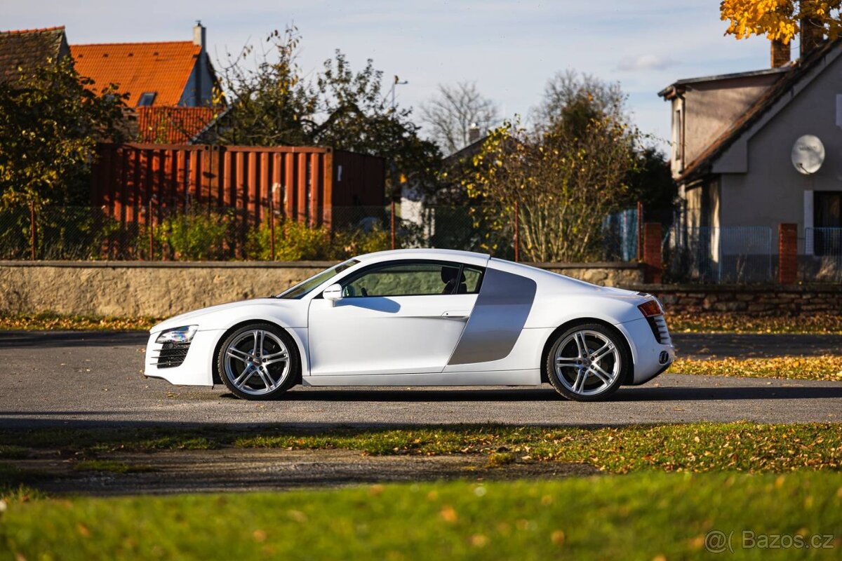 Audi R8 2010 - 7