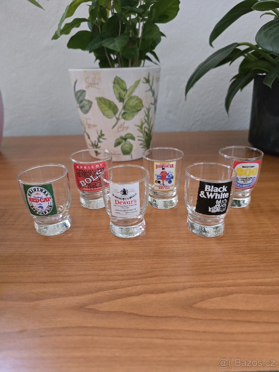 6 retro panákovek - 7