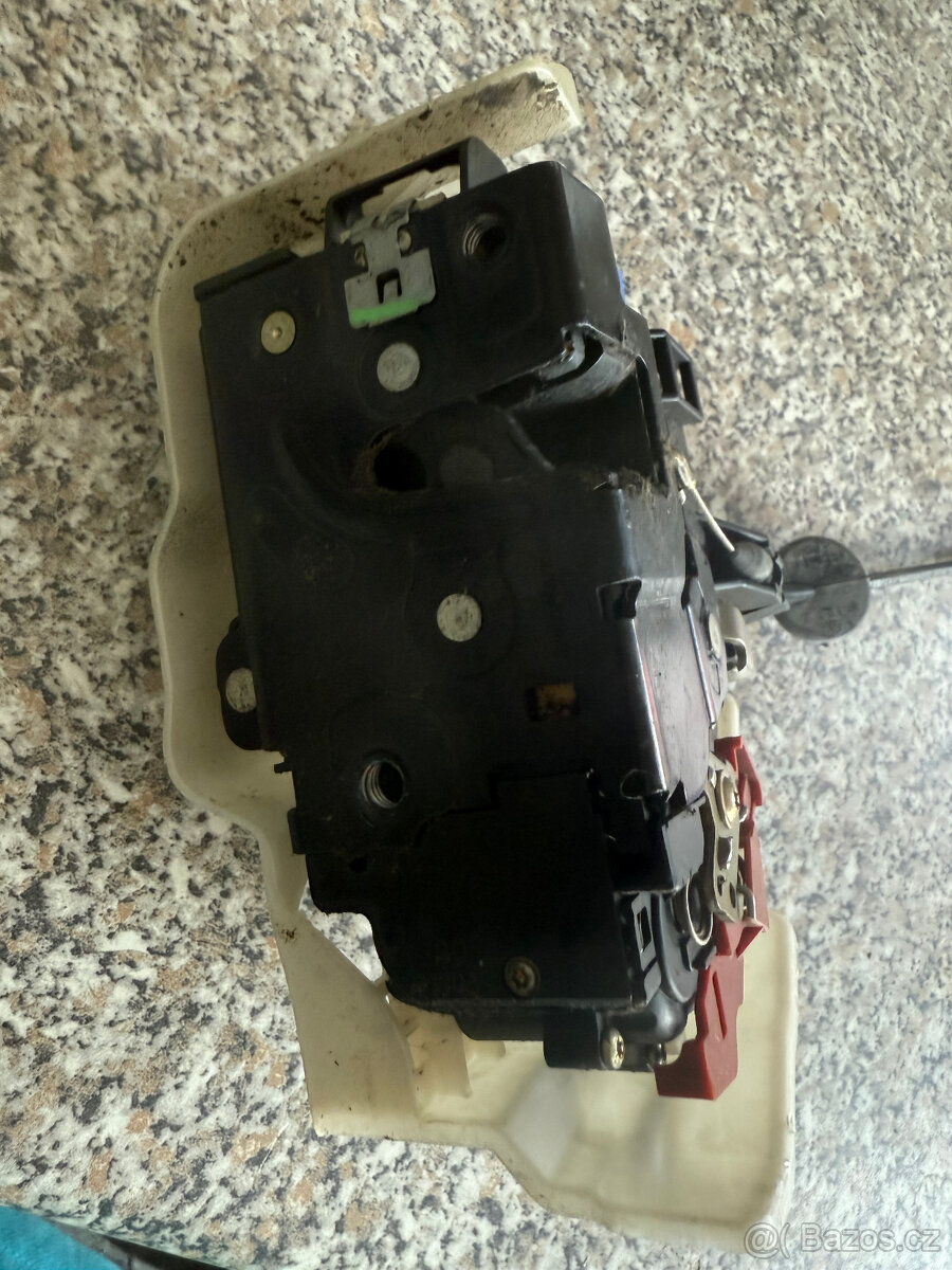 VW Toran zamek dveri p.str c.d RA6630FV - 7
