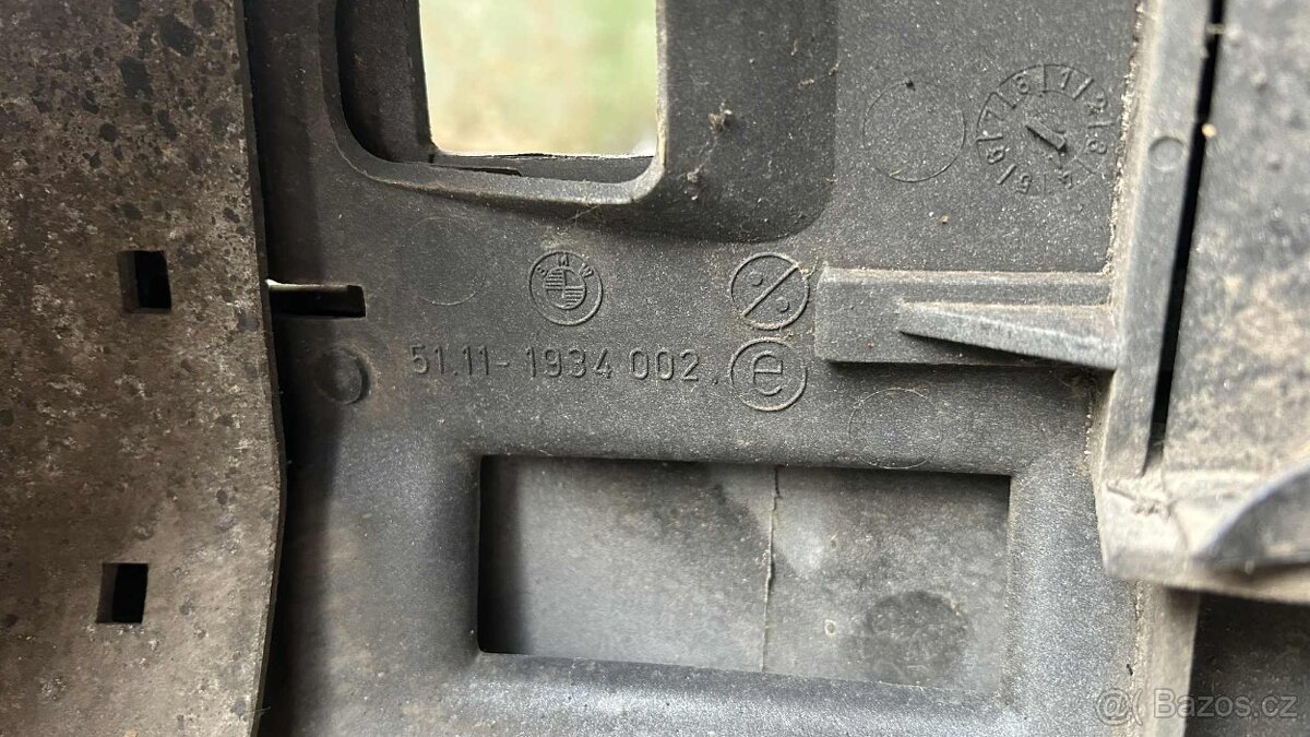 BMW E34 M5 přední nárazník - 7