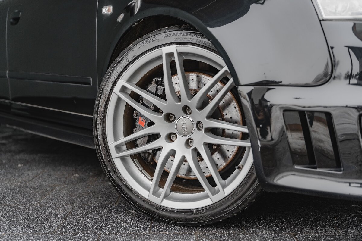AUDI RS4-Avant-4.2 V8-Quattro-R19 - 7