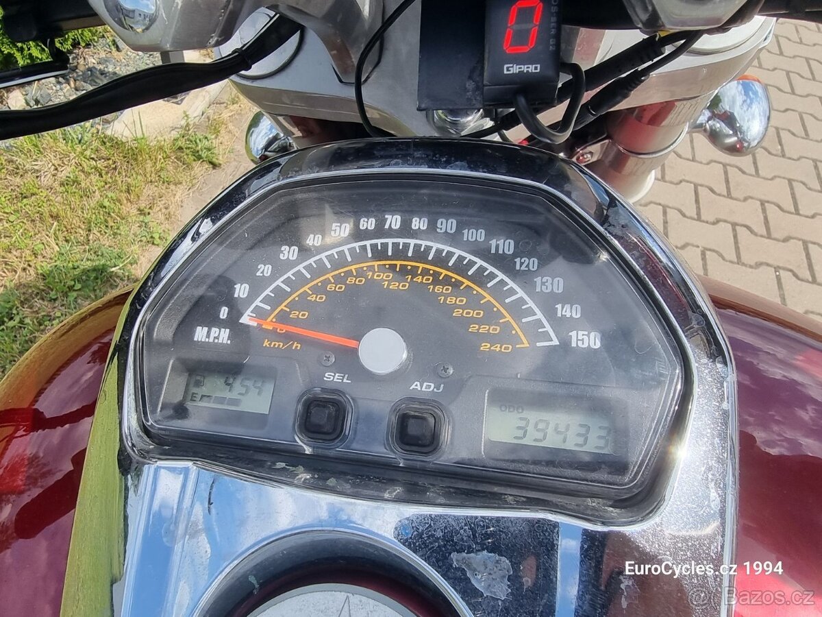 Suzuki Intruder M1800R - 7