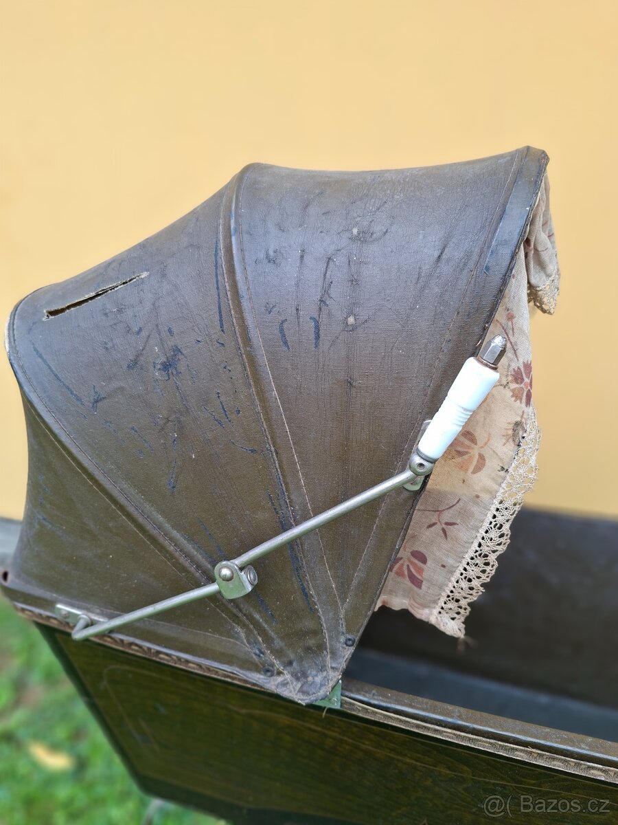 Starožitný kočárek pro panenkyč. 490 - 7