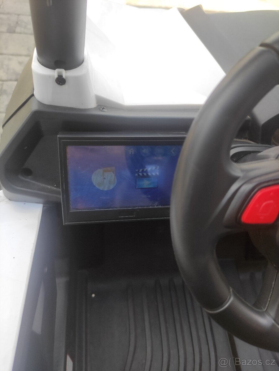 prodám dětské elektrické autíčko 4x4 UTV MX - 7