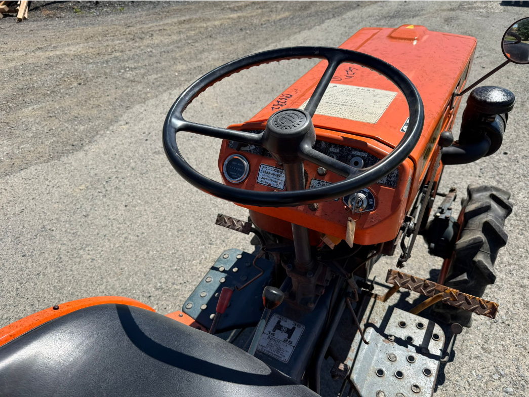 JAPONSKÝ MALOTRAKTOR KUBOTA B6001 4X4 - 7