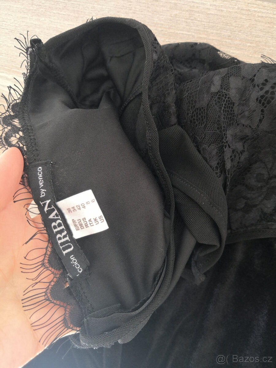 Černé sametové šaty s krajkou - 7