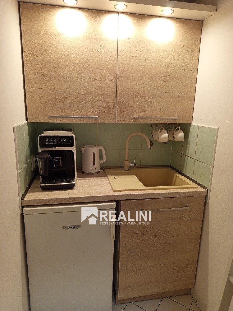 Pronájem kanceláře o výměře 18,15 m² v centru Karviná - Fryš - 7