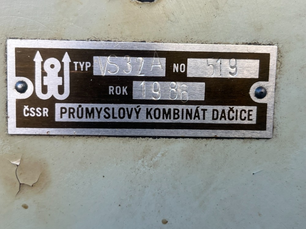 142. Sloupová vrtačka VS32A - 7