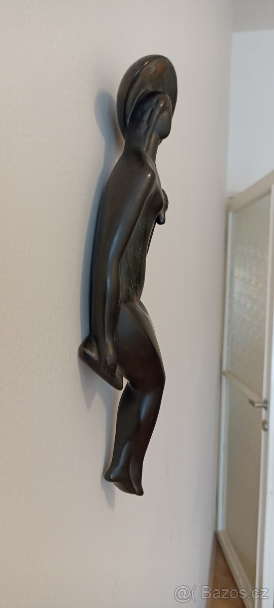 Soška dáma s deštníkem - 7