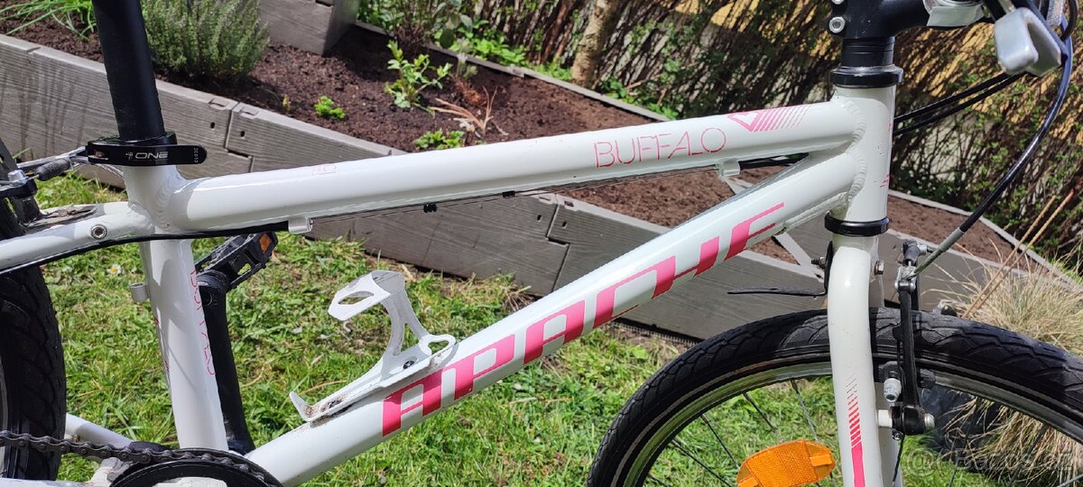 Dívčí bílé krosové kolo Apache kolo Buffalo 20
Skončeno - 7