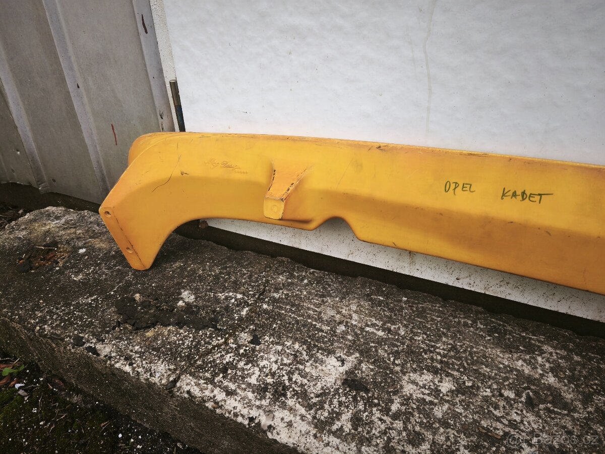 Zadní křídlo na Kadett E - 7