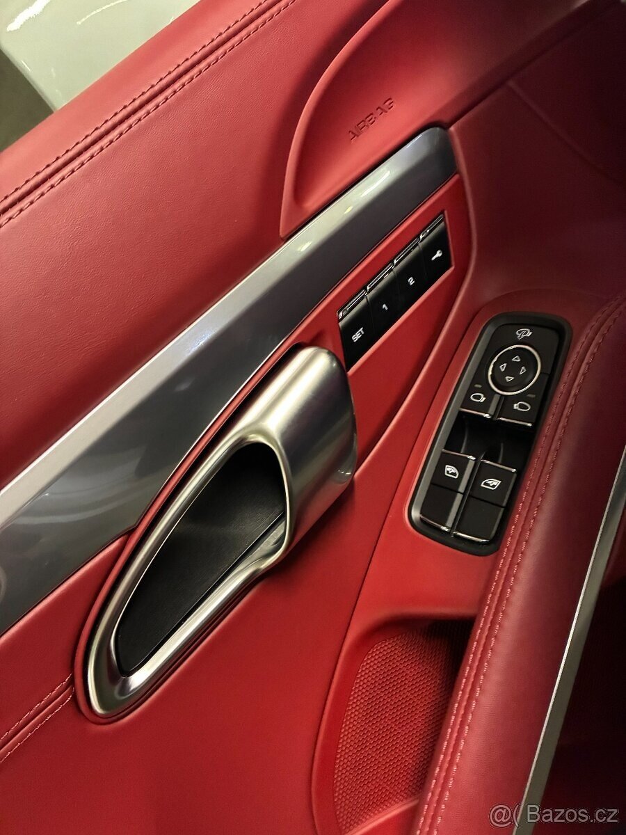 Porsche 718 Cayman - 7