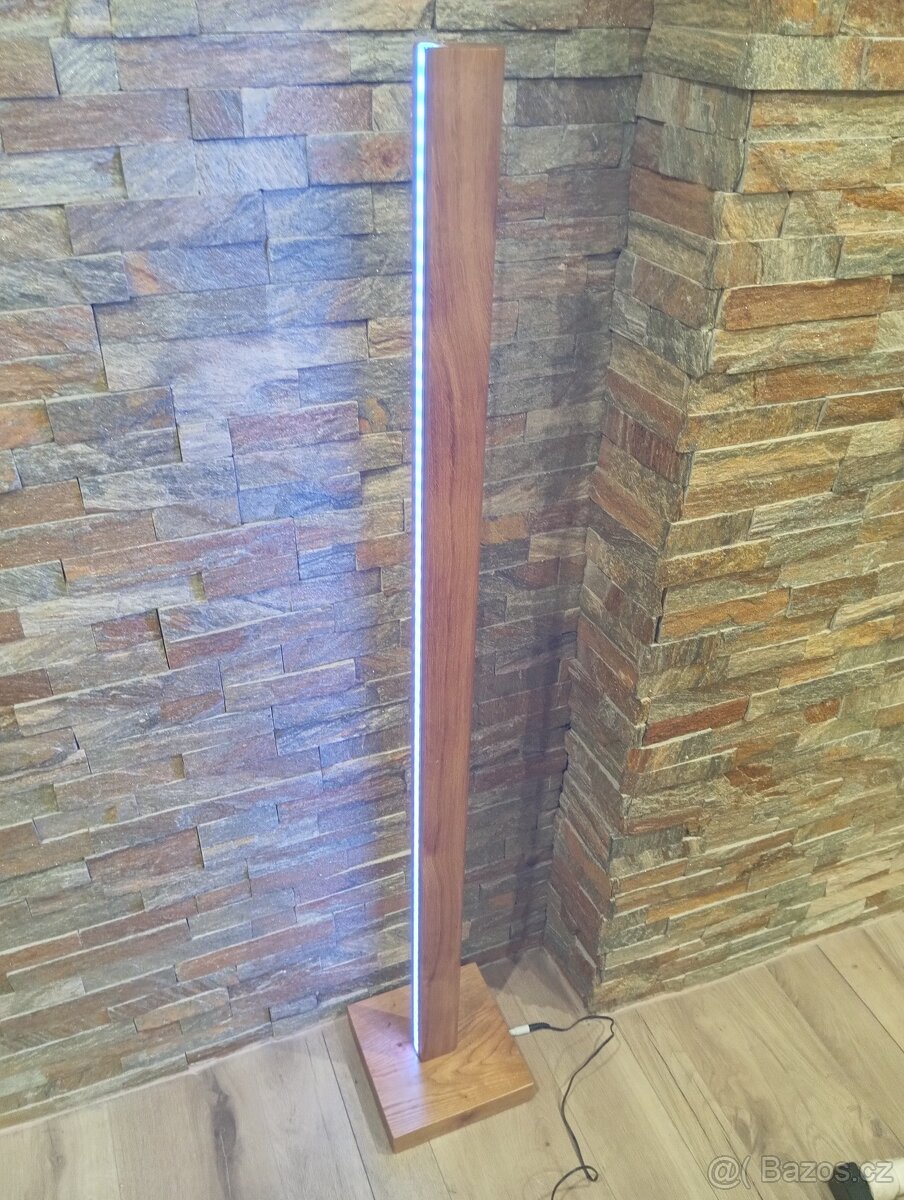 Moderní stojatá lampa z dubu - 7
