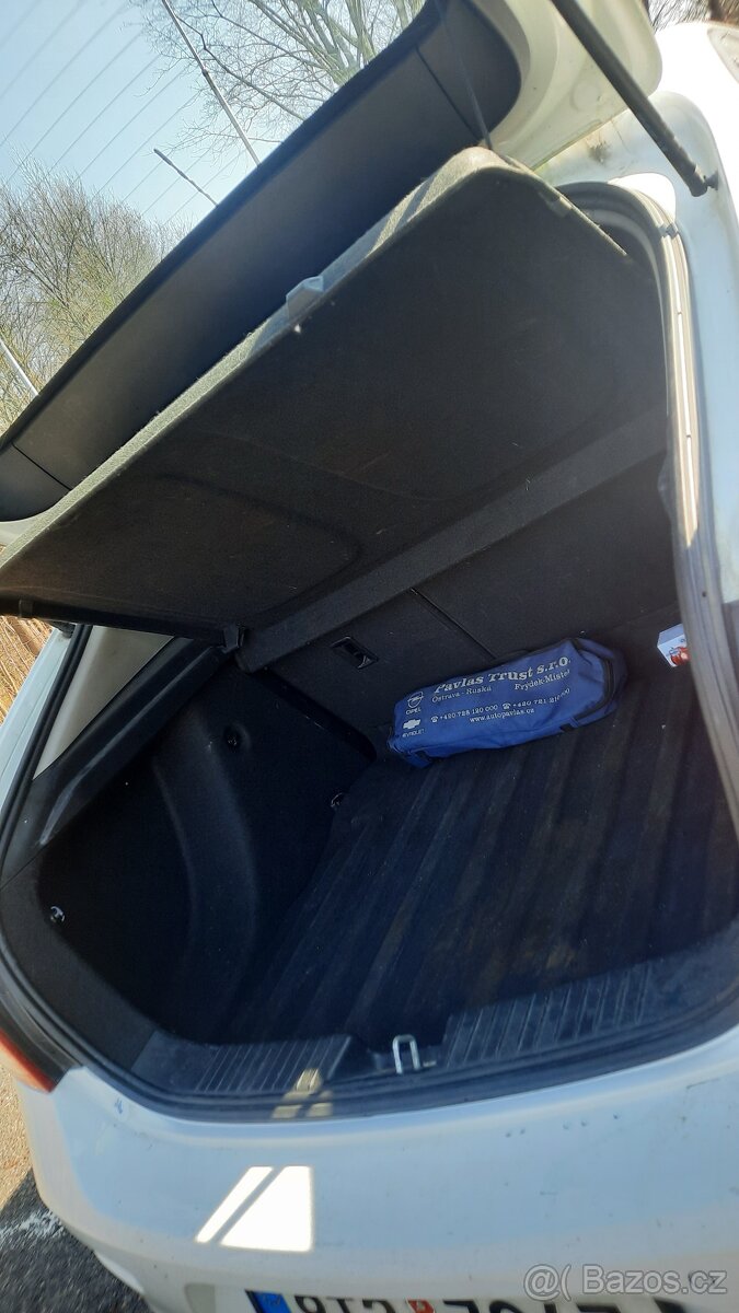 Chevrolet Cruze 1.6 hatchback - 7