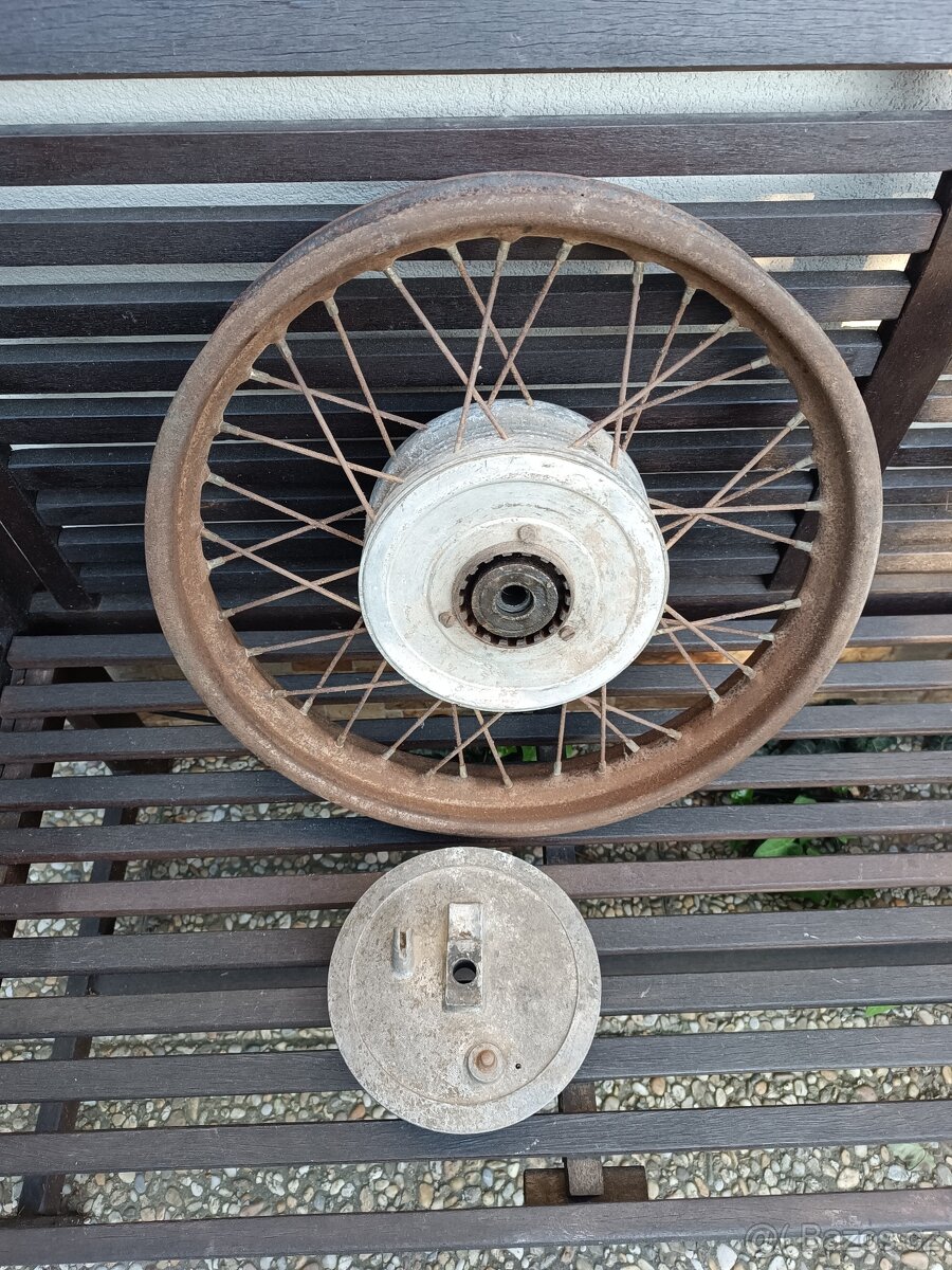 Zadní kolo na Jawu Kývačku 125-175 - 7