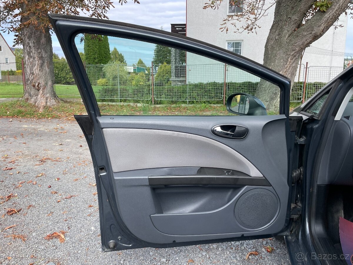 Seat Leon 1.6 MPi Serviska, Klima, 8xPneu - 7
