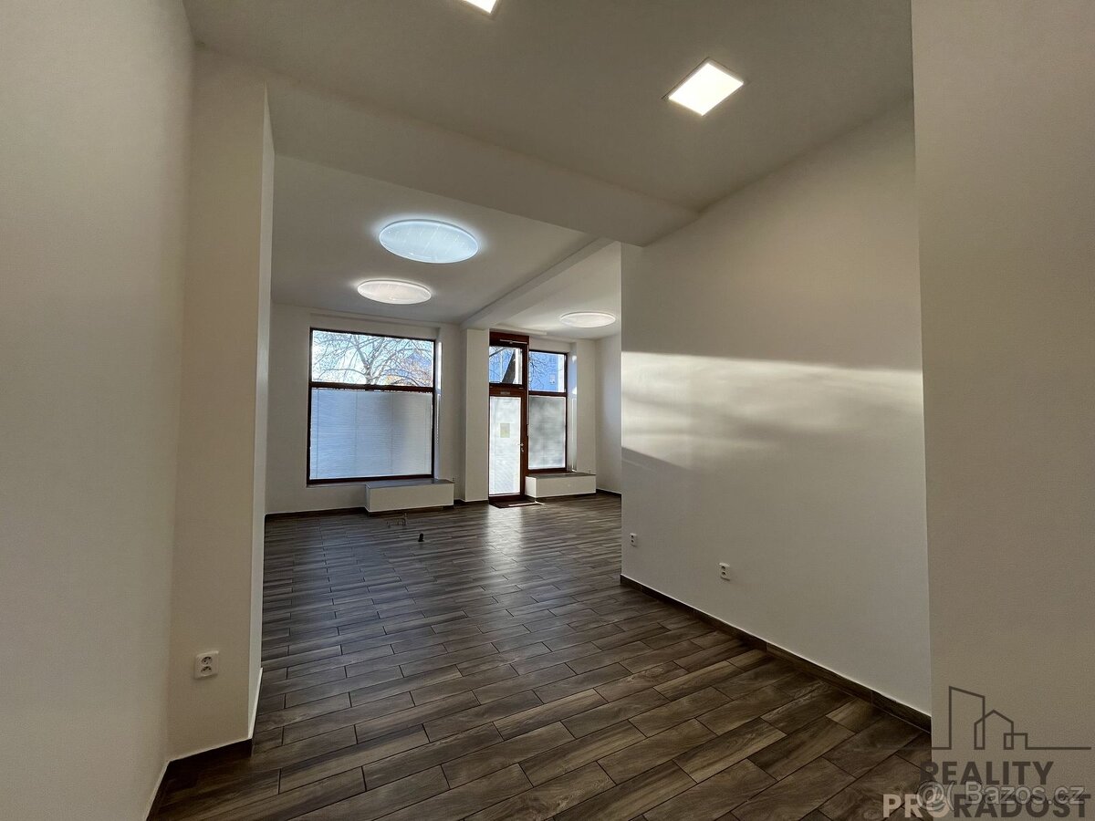 PRONÁJEM KOMERČNÍCH PROSTOR 75m2, Macharova ul., Mor. Ostrav - 7