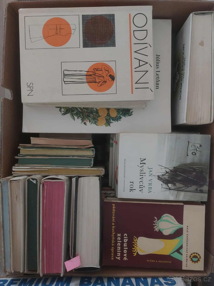 11 krabic knih - 7